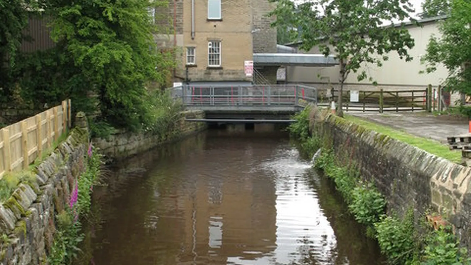 Workwear printing in Birstwith, North Yorkshire Birstwith, near Harrogate in North Yorkshire — the area Net-workwear supplies with branded workwear and embroidered uniforms
