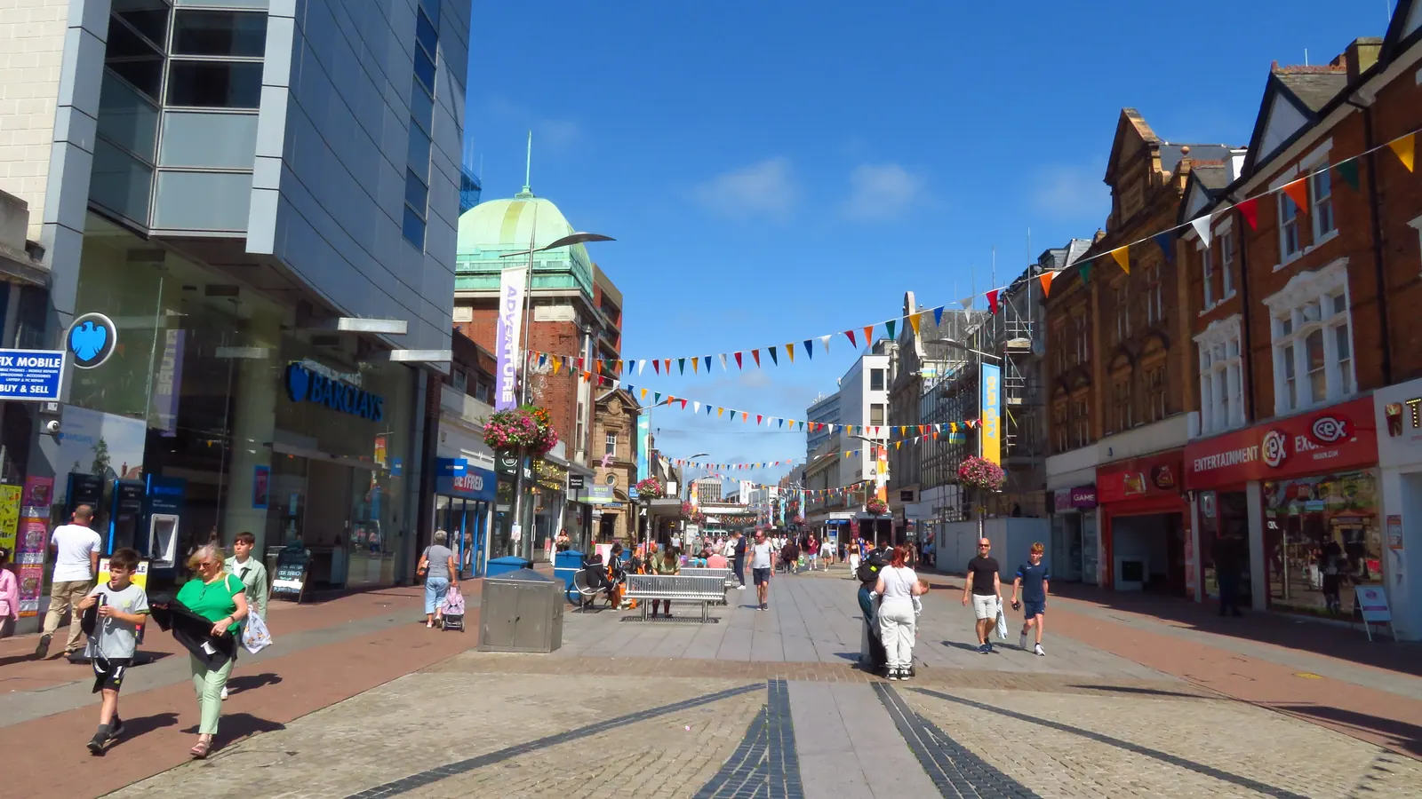 Workwear printing in Southend-on-Sea, Essex Southend-on-Sea, near Essex in Essex — the area Net-workwear supplies with branded workwear and embroidered uniforms