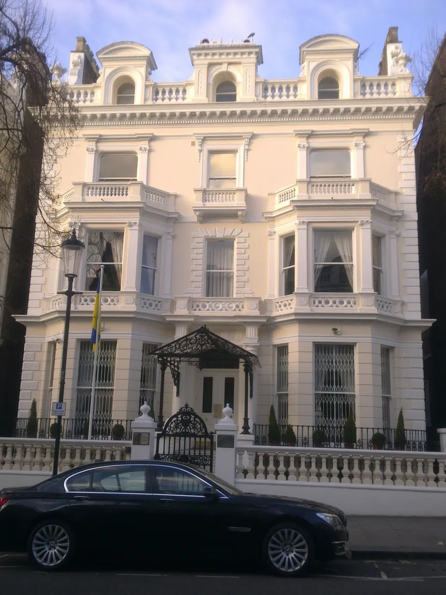 Workwear printing in Holland Park, Greater London Holland Park, near London in Greater London — the area Net-workwear supplies with branded workwear and embroidered uniforms