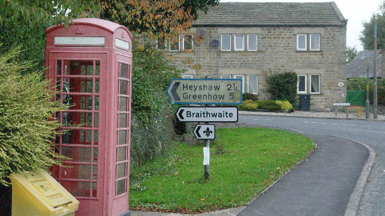 Workwear printing in Dacre Banks, North Yorkshire Dacre Banks, near Harrogate in North Yorkshire — the area Net-workwear supplies with branded workwear and embroidered uniforms