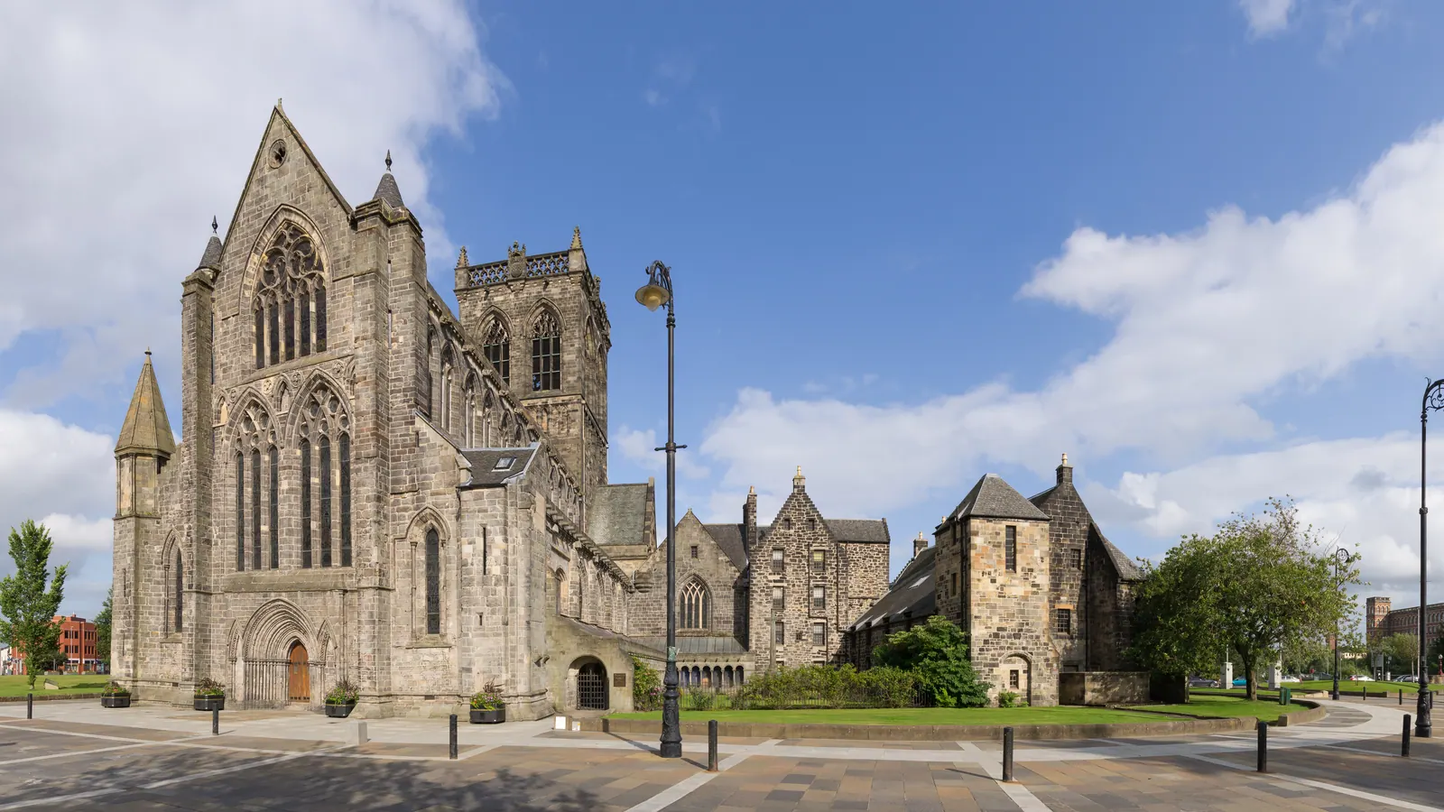 Workwear printing in Paisley, Scotland Paisley, near Glasgow in Scotland — the area Net-workwear supplies with branded workwear and embroidered uniforms
